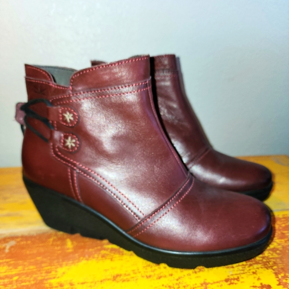 Atrai Wedge Leather Ankle boot size 39 Never worn